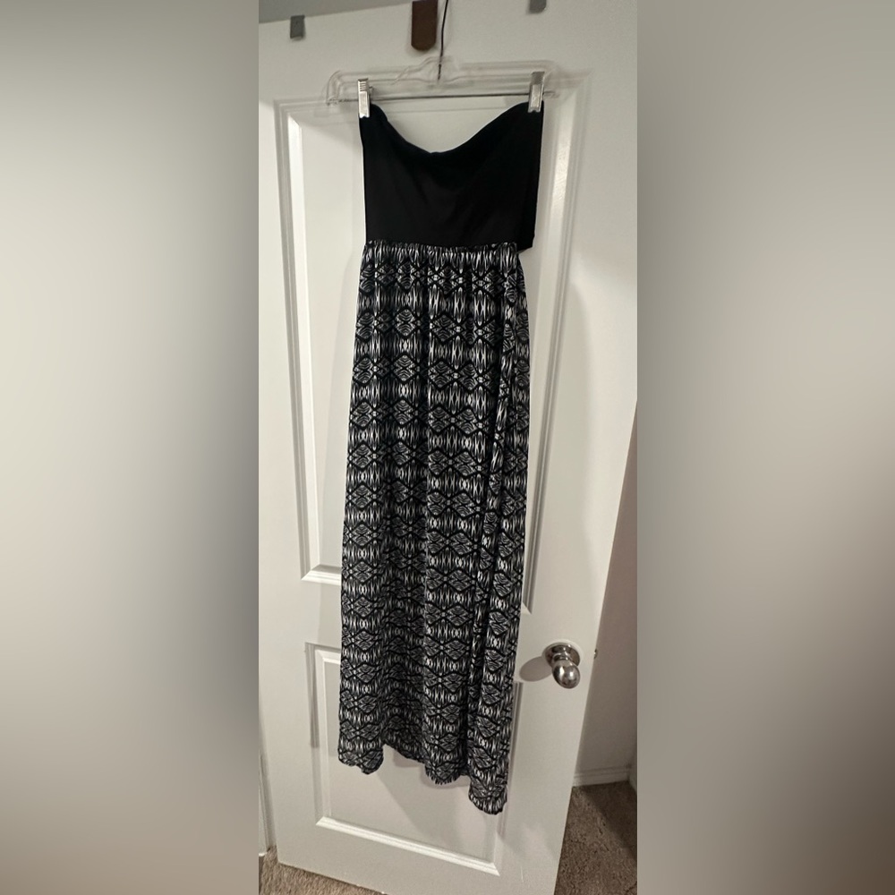 Decree Black and White Geometric Maxi Dress